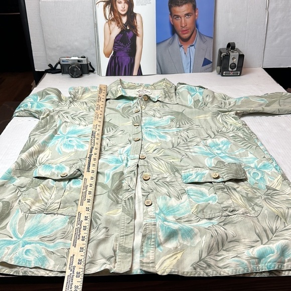 Natural Elements tropical 100% silk safari long look button down - Picture 2 of 11